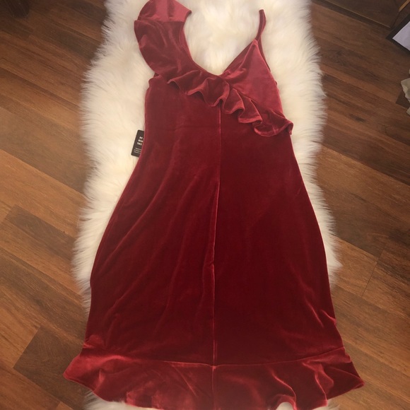 Velvet Ruffle One Shoulder - Picture 4 of 5